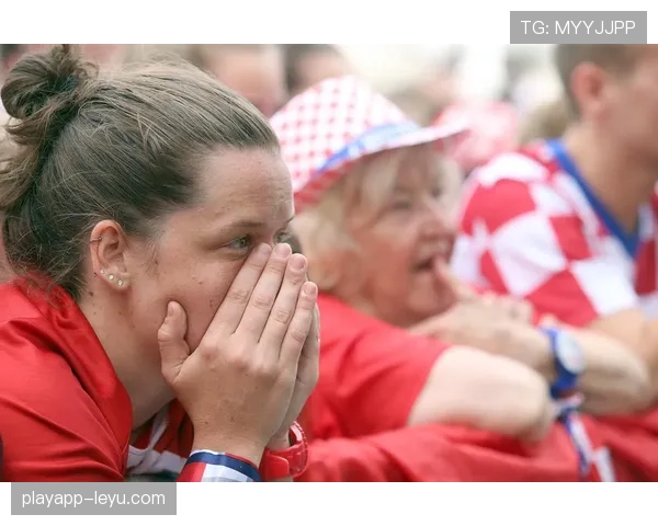克罗地亚球迷热情助威,球队再创辉煌佳绩 克罗地亚球迷热情助威,球队再创辉煌佳绩