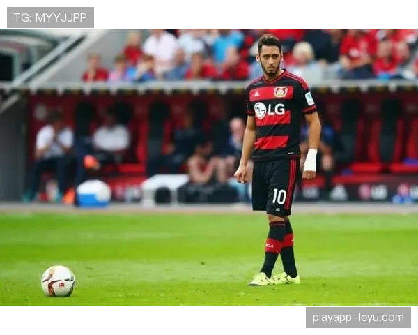 恰尔汗奥卢状态回升,助土耳其国家队斩获关键胜利 恰尔汗奥卢状态回升,助土耳其国家队斩获关键胜利