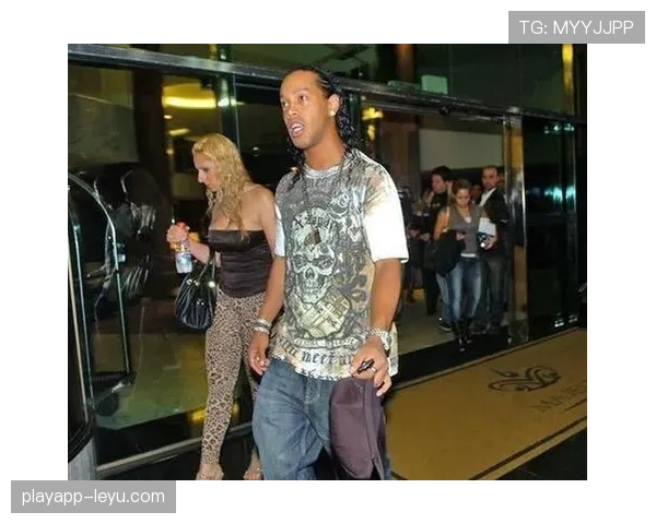 小罗退役后还在夜店蹦迪,这钱烧得比他当年过人还花哨 小罗退役后还在夜店蹦迪,这钱烧得比他当年过人还花哨