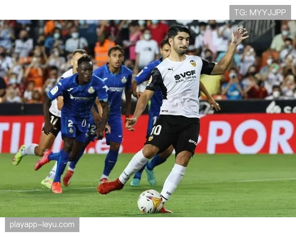 瓦伦西亚球迷抗议持续，俱乐部内部稳定性面临考验